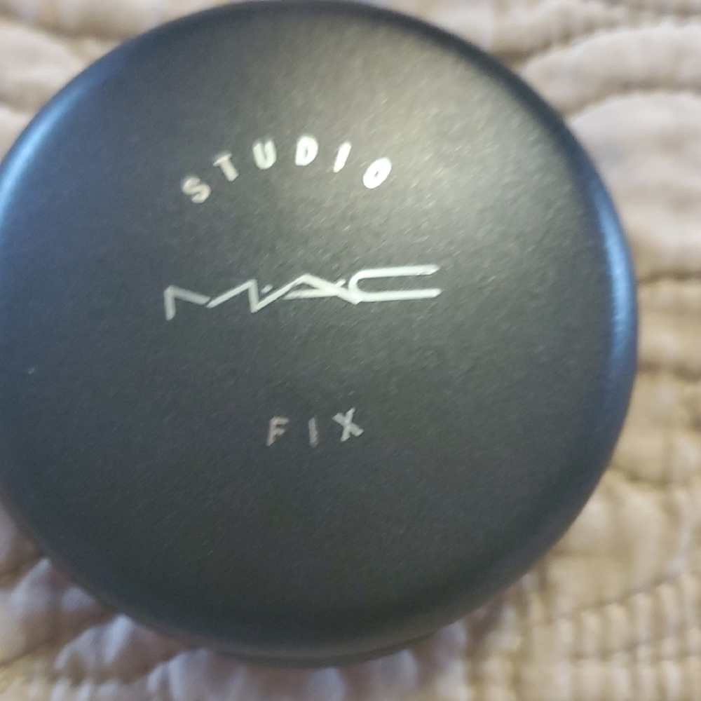 MAC Cosmetics Studio Fix Foundation - Dark Gray
